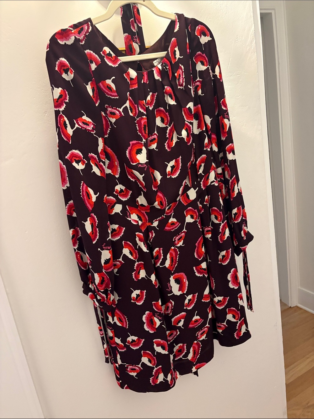 Milly Long-Sleeve silk Floral Shift Dress in deep brown & Red. Tie waist. Lined